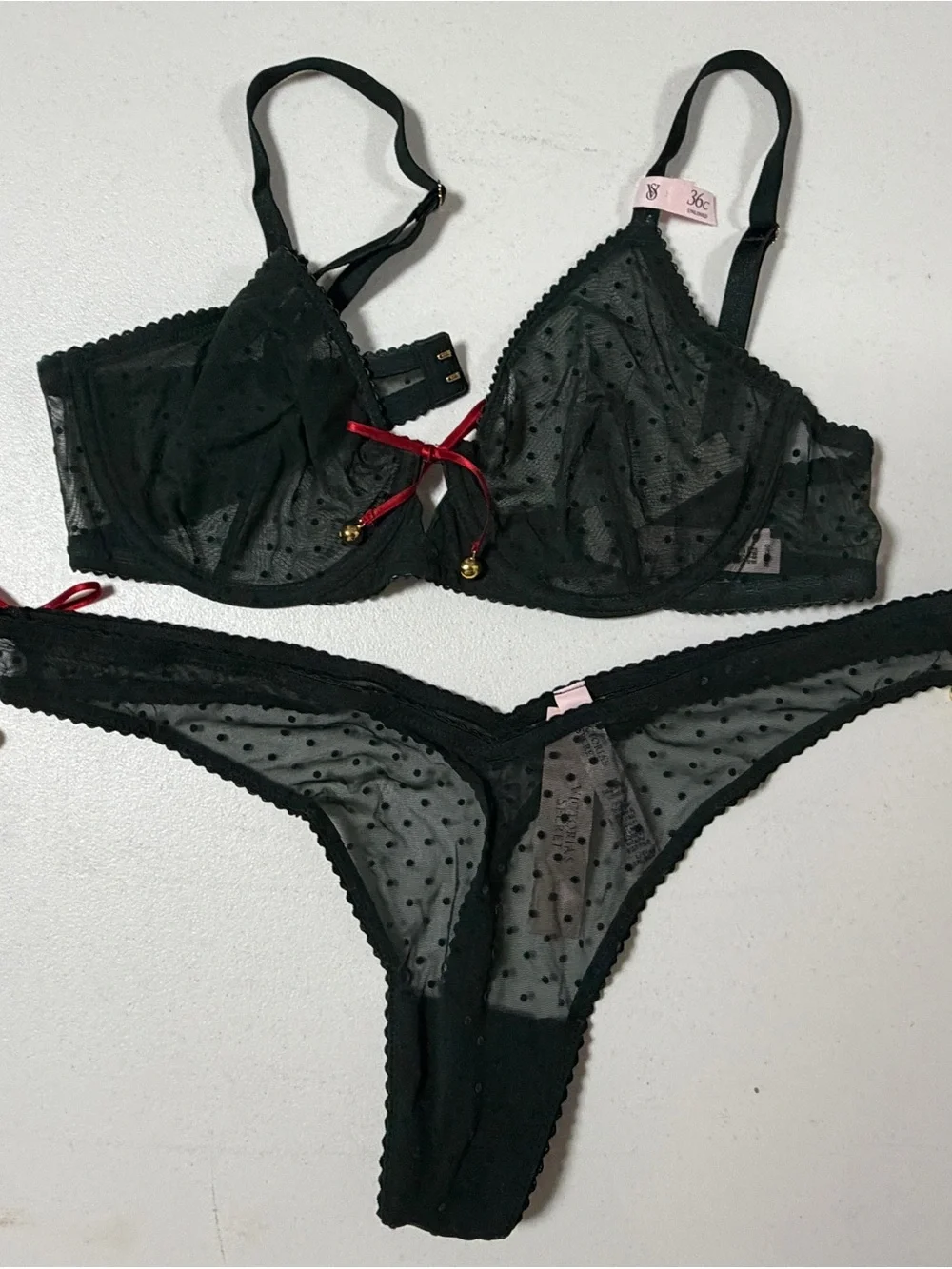 Victoria’s Secret Holiday Mesh Bra Thong Set 36C Large NWT